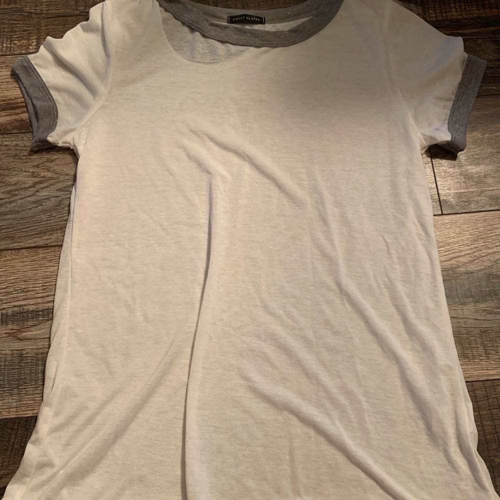 White shirt sleeve top